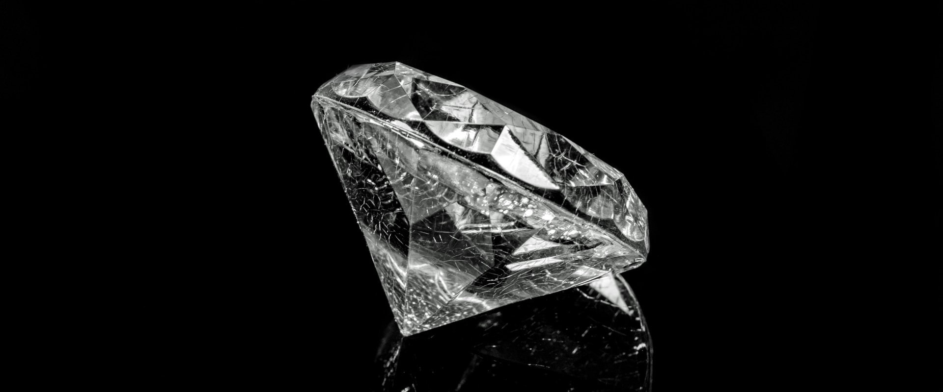 What are some tips for buying lab-created diamonds or sauces?